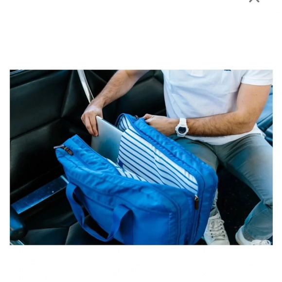 Love Taza Target 2 in 1 Blue Carry on Duffel Bag Backpack - Picture 13 of 16